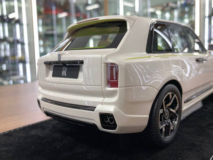 1/18 Resin Model – H&H Rolls Royce Cullinan Series II Pearl White with Black Badge  Limited Edition: 30 pcs