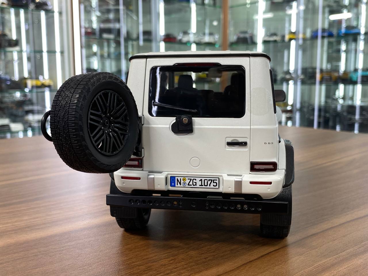 1/12 Diecast NZG Modelle GmbH Mercedes Benz AMG G 63 4x4 Pearl white |Full opening