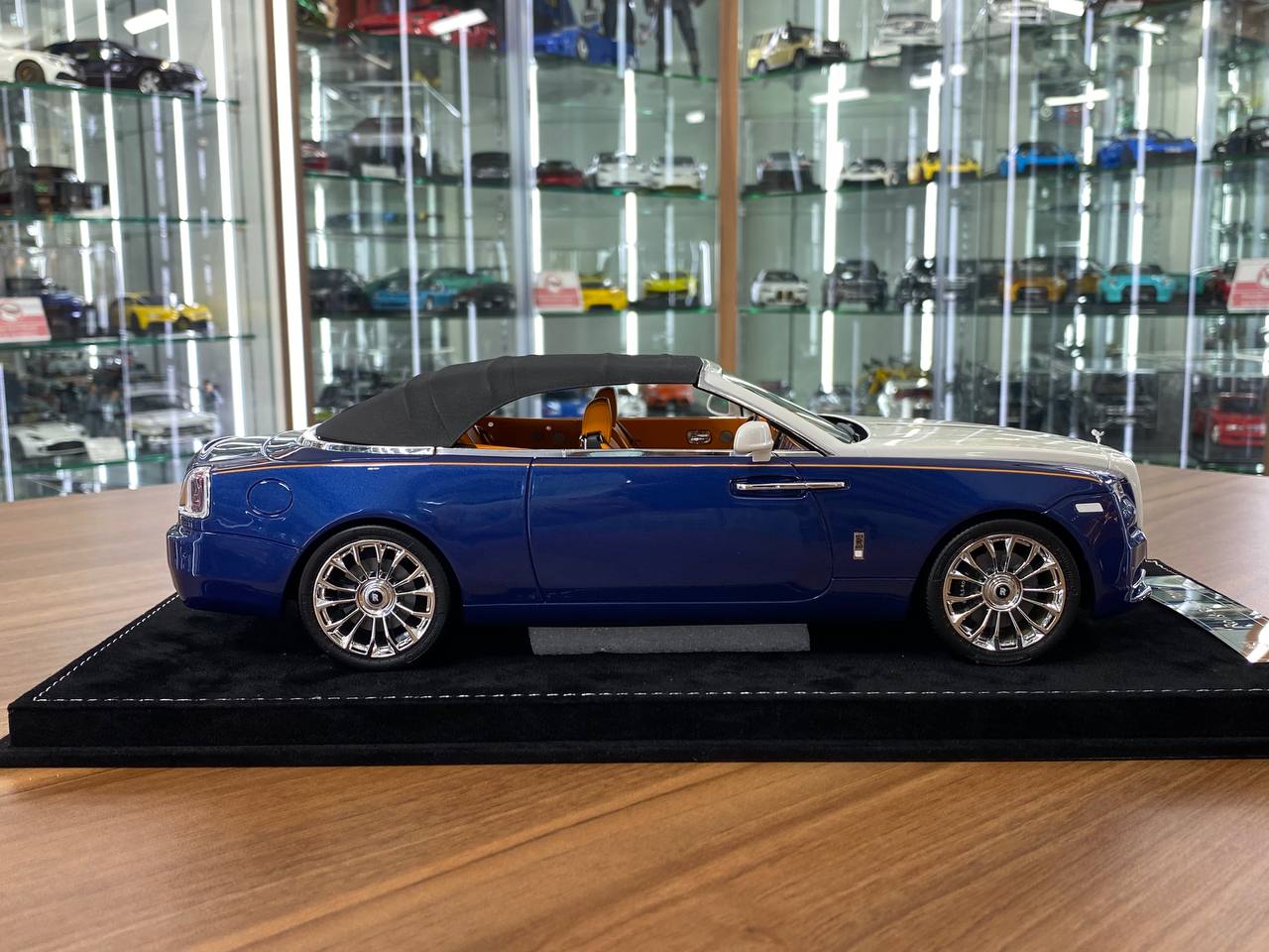 1/18 Resin Model – Rolls Royce Dawn | H&H |Sapphire / Pearl White