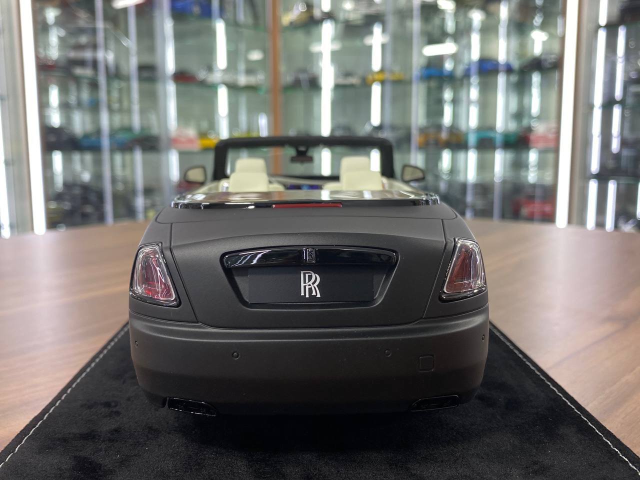 1/18 Resin Model – Rolls Royce Dawn | H&H |Matt Black