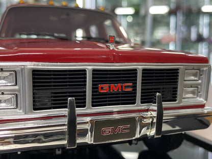 1/18 Resin Old School Models GMC SUBARBAN 86 2500 (1986) Red & Beige  Limited 100 pcs
