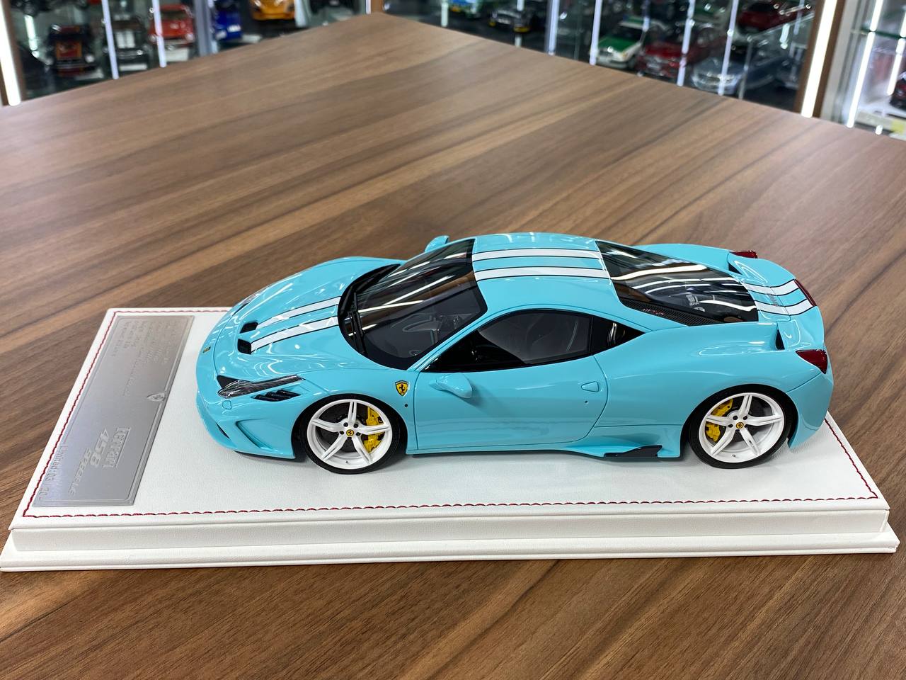 1/18 Resin Davis & Giovanni Ferrari 458 Speciale Tiffany Blue / White, Black Stripe Limited Edition: 20 pcs