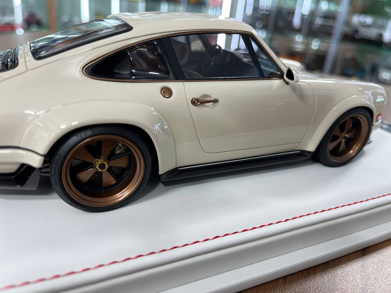 Ivy Models 1:18 Porsche Singer DLS – Off White | Resin | Limited to 30 pcs