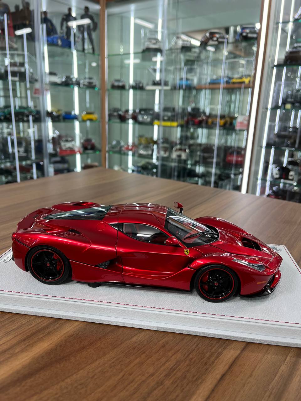 1:18 BBR Models Ferrari LaFerrari – Rosso | Diecast | Full Opening | Limited to 199 pcs