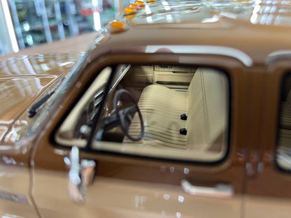 1:18 Resin GMC Suburban 2500 (1986) – Brown/Beige –  Old School Models – Limited 100 pcs