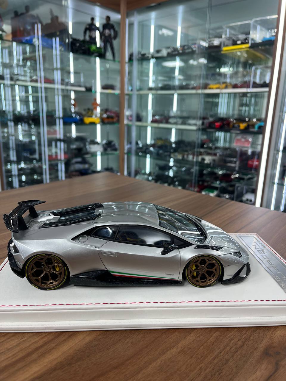 1/18 Resin Davis & Giovanni Lamborghini Huracan Performante Silver | Limited 10 Pieces