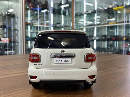 1/18 Nissan Patrol Y62 Paudi White Model Car