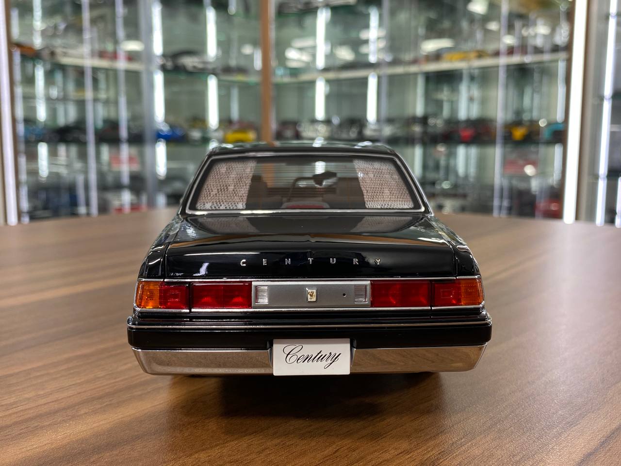 1:18 Diecast Model Toyota Century 1997 Black | Almost Real | Full-Opening
