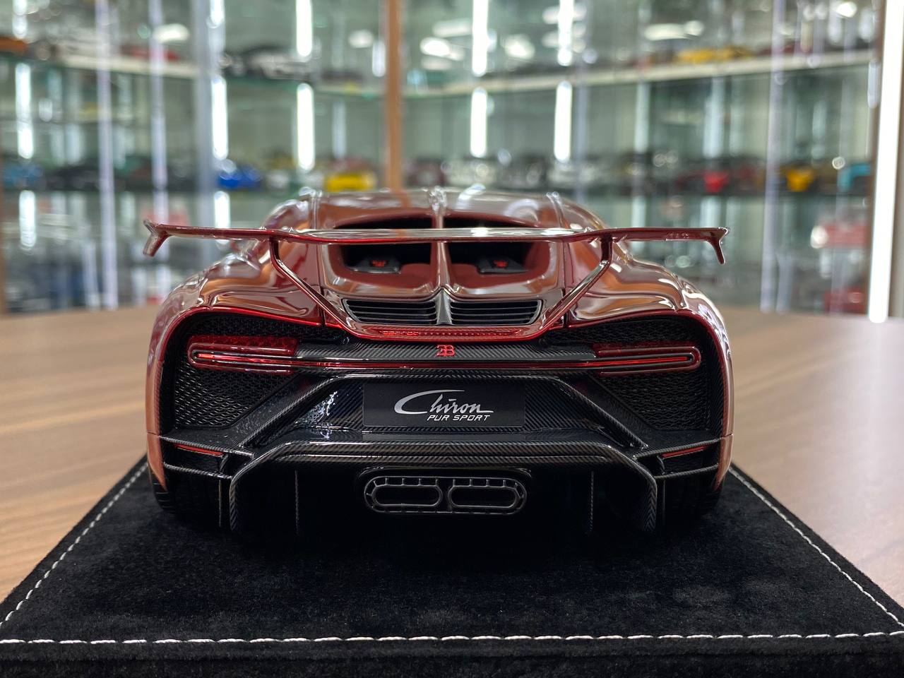 1/18 H&H Bugatti Chiron Pur Sport Pearl Red Carbon Fiber | Resin | Limited 30 pcs