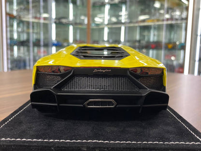 1:18 MR Collection Lamborghini Aventador 50th Anniversario Yellow | Resin | Limited Edition