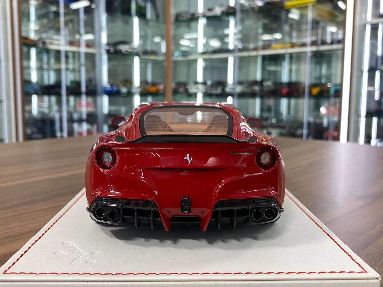 1/18 Resin( Hood Opens ) Runner Ferrari F12 Berlinetta DMC Limited 99 pcs Red