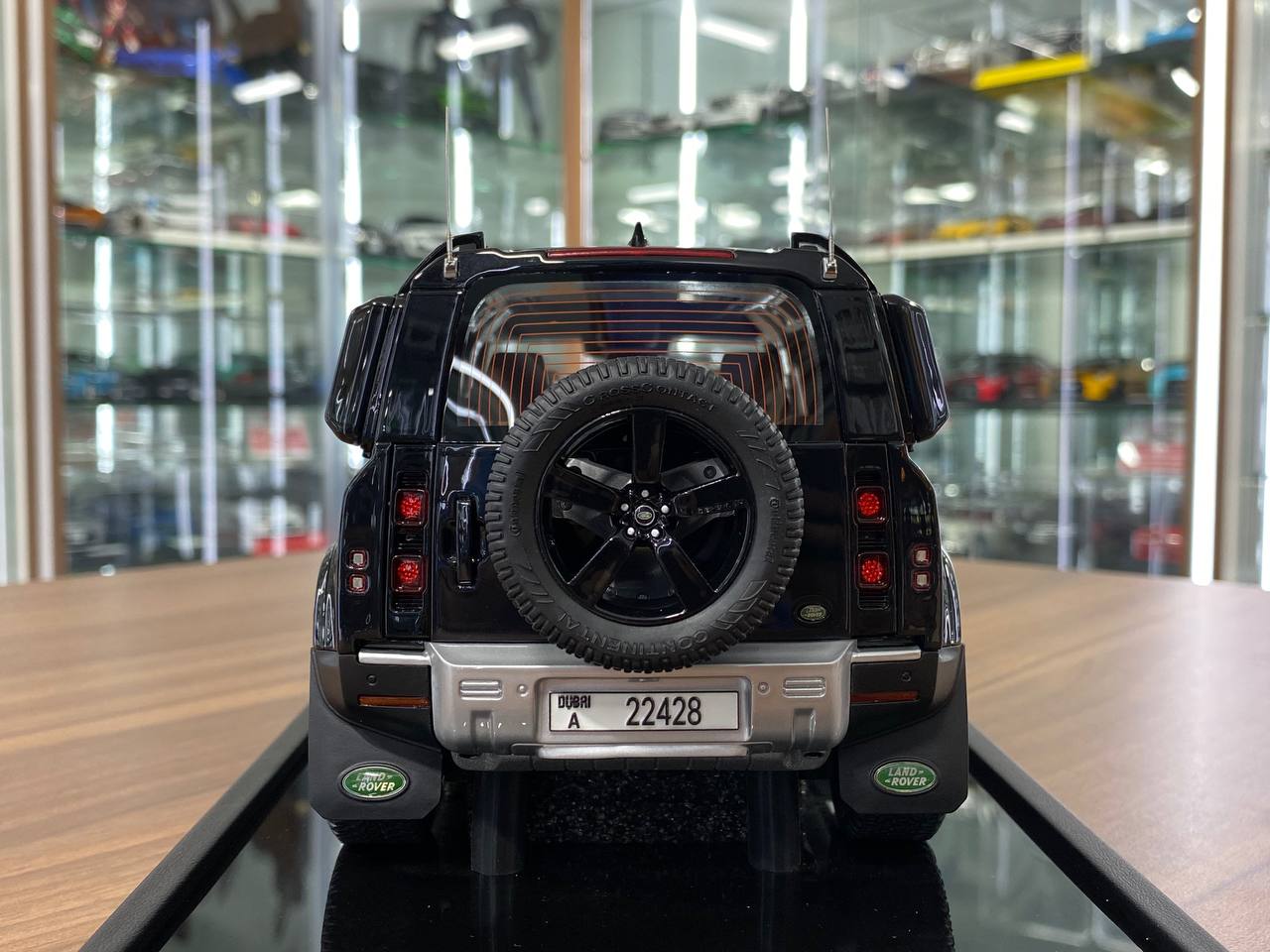 1/18 Resin MotorHelix Land Rover Defender 110 SHEIKH MOHAMMED EDITION Black ( UAE plate )  Limited 50 pcs