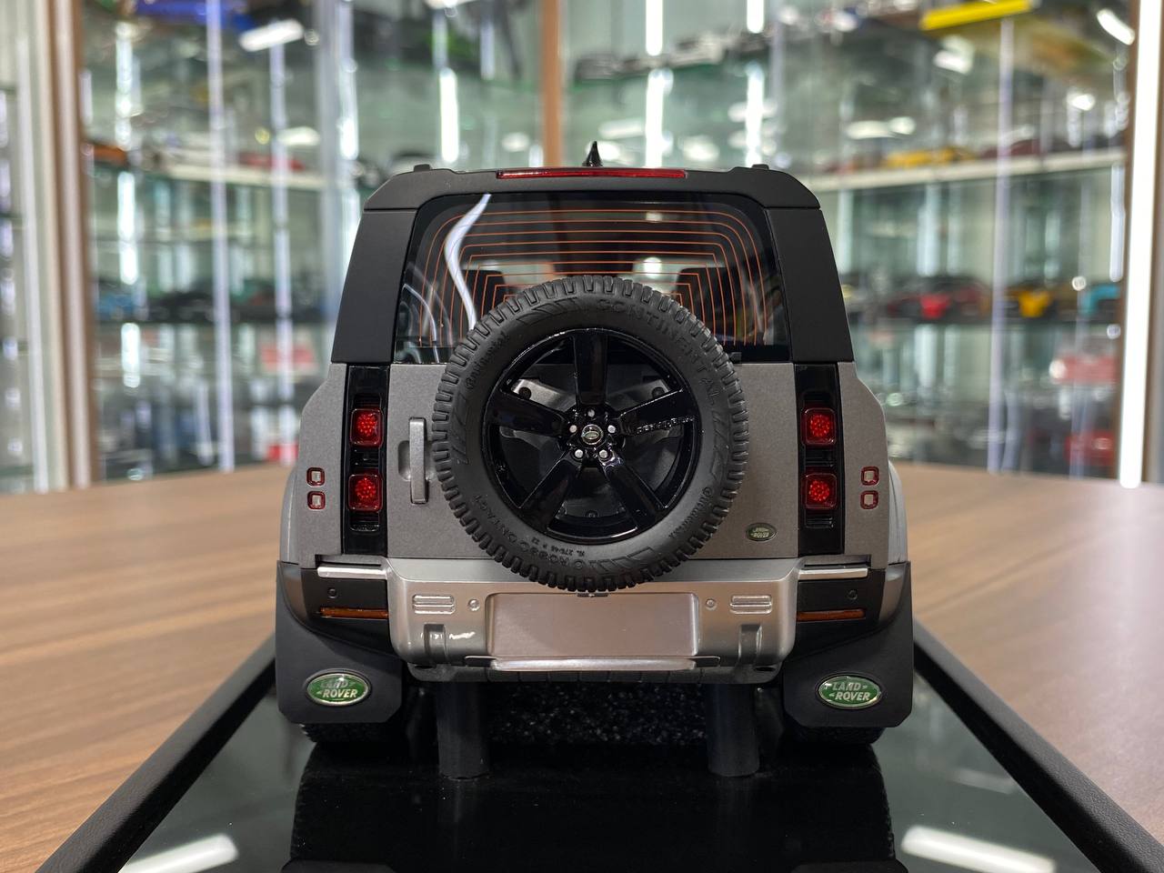 1/18 Resin MotorHelix Land Rover Defender 110 Matt Grey  Limited 50 pcs