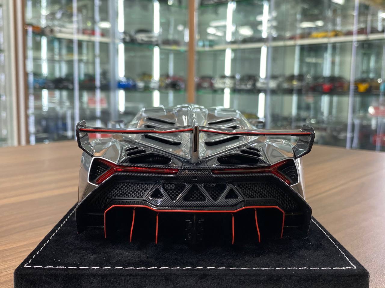 1/18 Resin Model H & H Lamborghini VENENO in Grigio Metalluro Silver - Limited 50 pcs