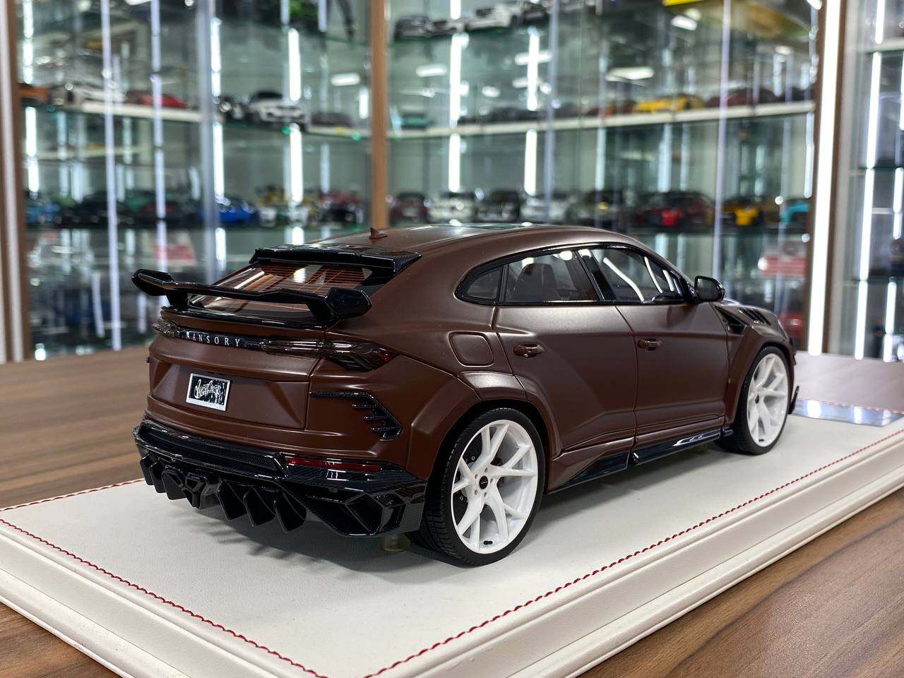 1/18 Resin Lamborghini Urus MANSORY Davis & Giovanni Gloss Brown