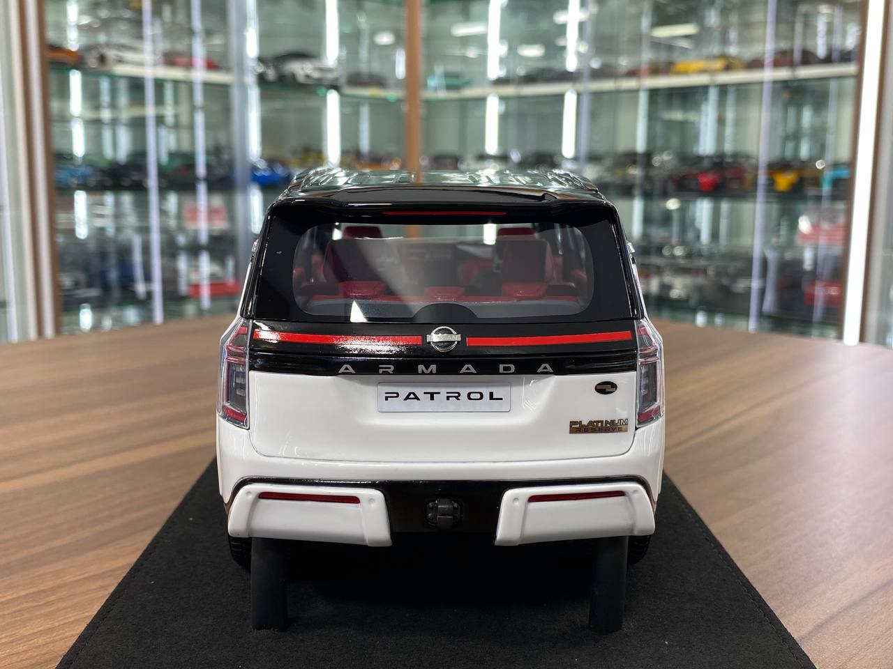 ★[Pre-Order | Delivery Sep 2025] 1/18 Diamand Nissan Patrol Y63  Premium – Grey – Limited Edition 50 pcs