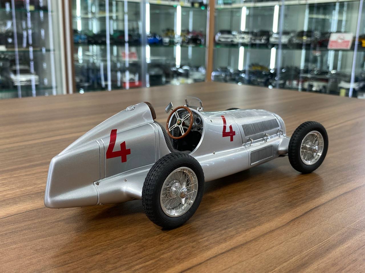 CMC Mercedes-Benz W25, 1935 Luigi Fagioli, Start No. #4 Sieger GP Monaco [1/18 Diecast]