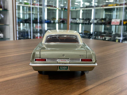 Highway 61 Pontiac LeMans Coupe 1963 -[1/18 Diecast, Green]