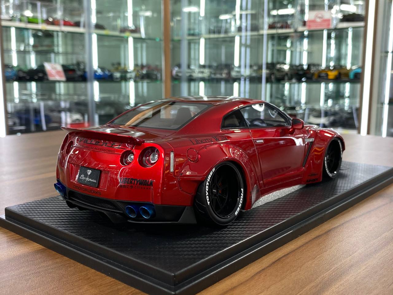 Nissan GT-R 1/18 赤 Ignition Model 1:18 Nissan GT-R GT 35GT-RR LB Works