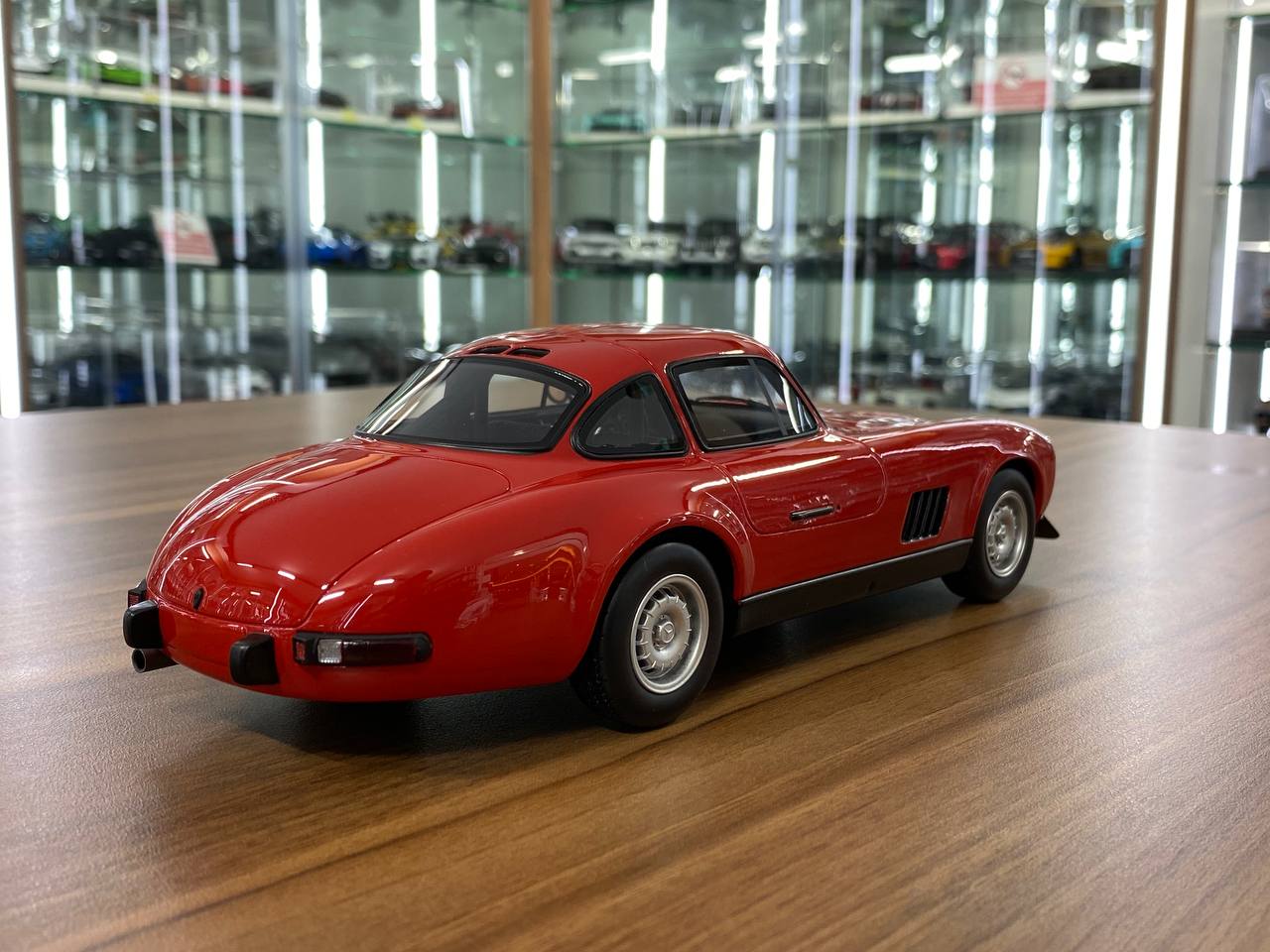 1/18 Mercedes-Benz AMG 300SL Red Model Car by Otto