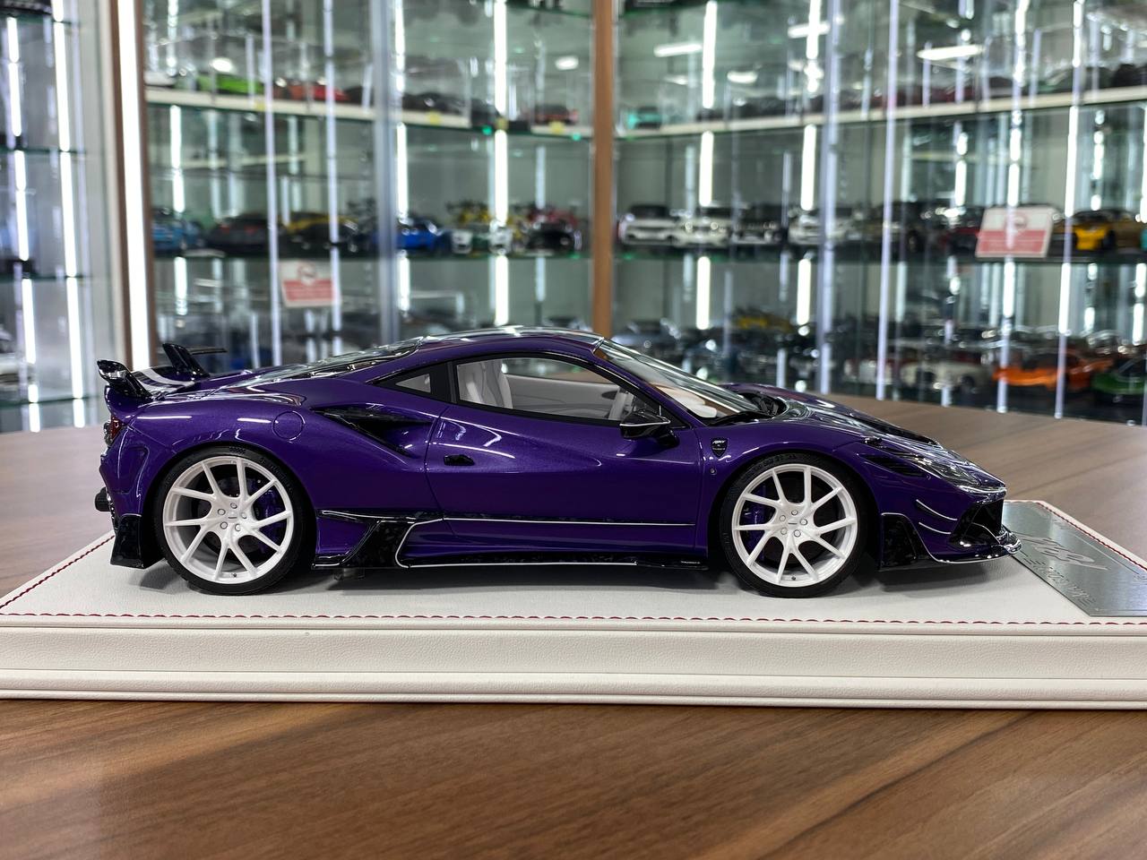 1/18 Resin Ferrari F8XX MANSORY Purple metallic, white stripes – Davis & Giovanni | Limited 6 pcs