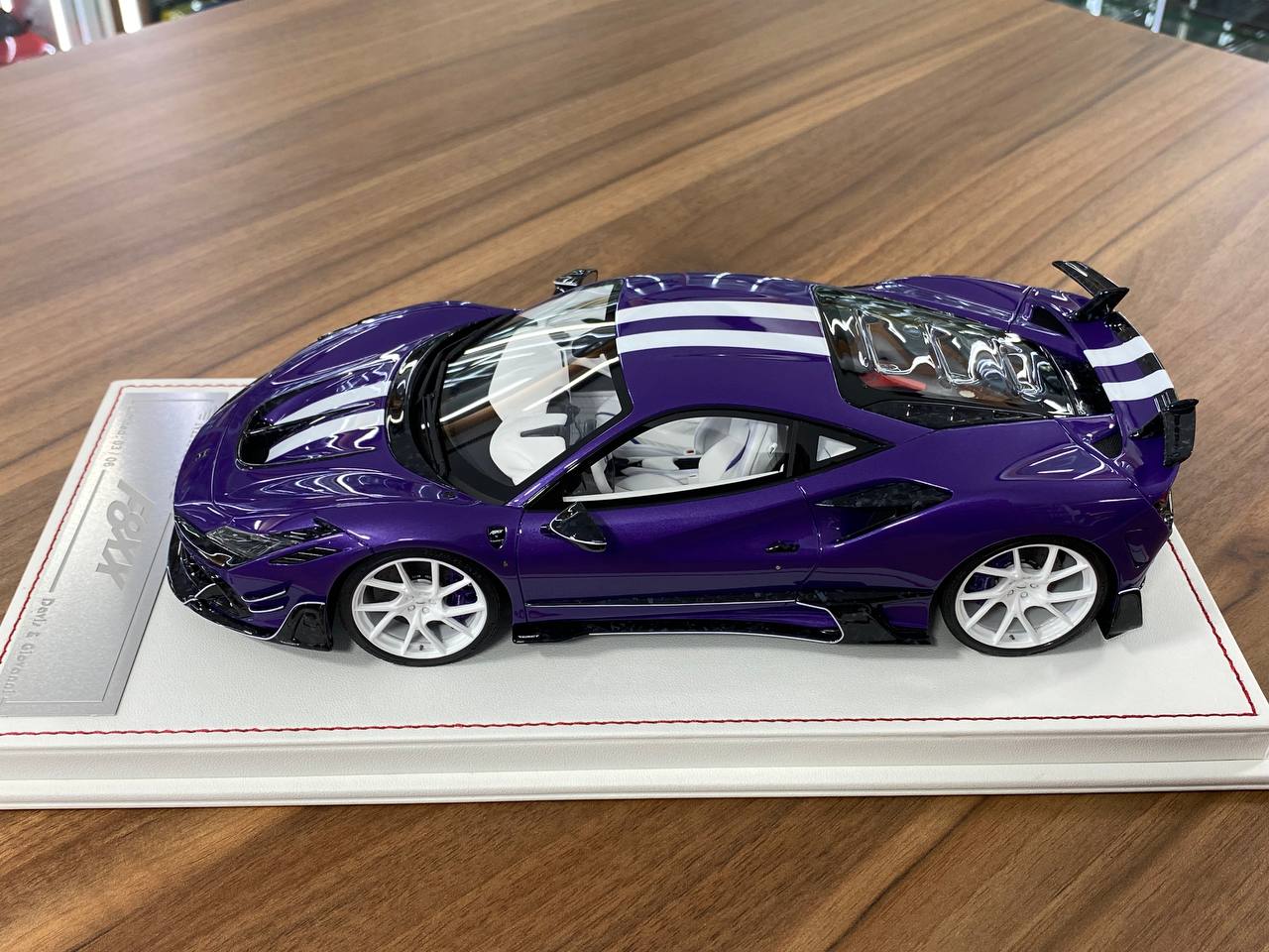 1/18 Resin Ferrari F8XX MANSORY Purple metallic, white stripes – Davis & Giovanni | Limited 6 pcs