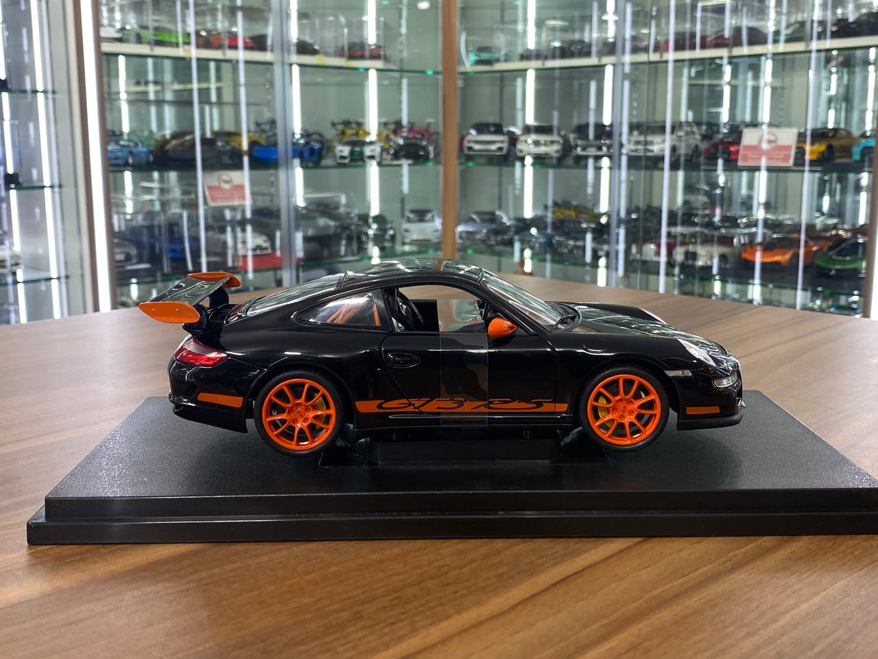 1/18 Welly Metal Diecast - Porsche 911(997) GT3 RS in black / orange Rim