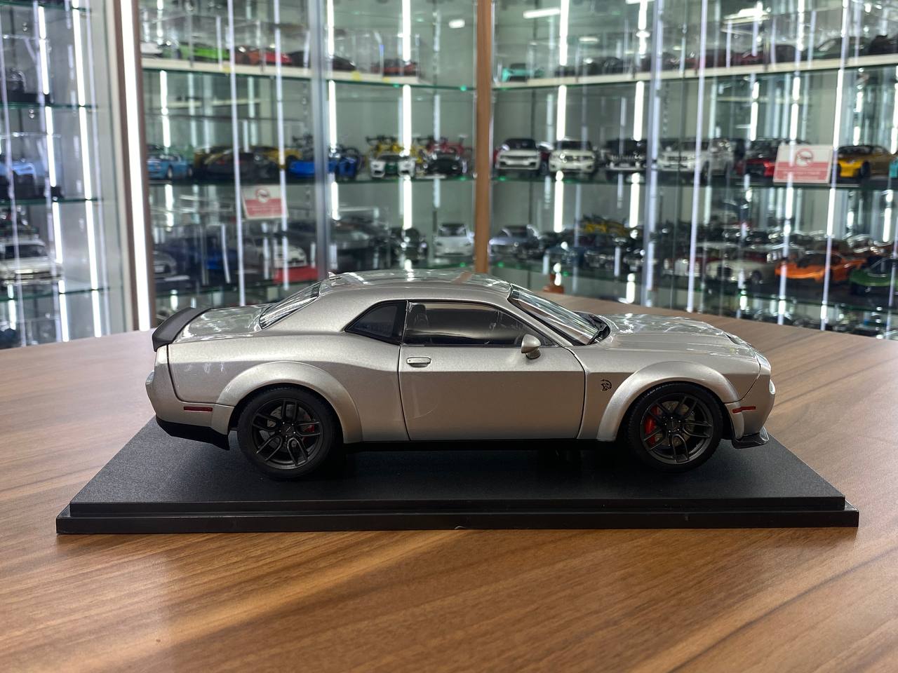 1/18 Diecast Solido Dodge Challenger SRT HellCat RedEye WIDE BODY Triple Nickel 2023 in Silver