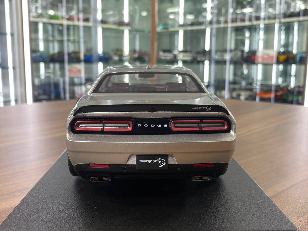 1/18 Diecast Solido Dodge Challenger SRT HellCat RedEye WIDE BODY Triple Nickel 2023 in Silver