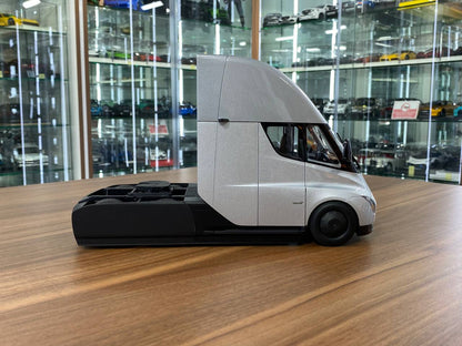 1/18 Diecast Tesla Semi Truck Silver (opening doors)