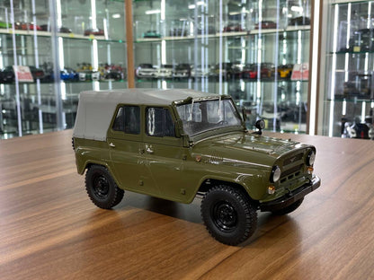 1/18 Resin UAZ-469 MCG Green Model Car