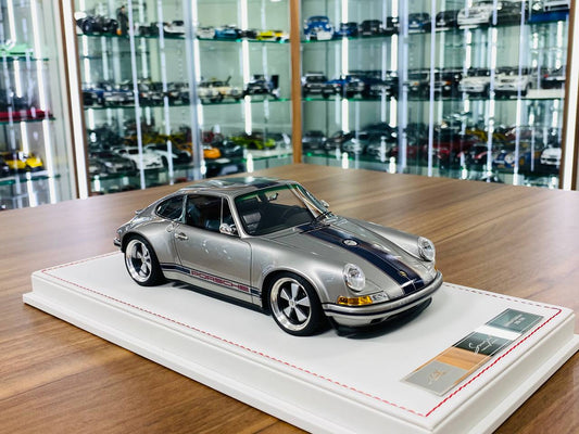 Ivy Model Porsche 911 Singer – 1/18 Resin Model, Titanium Silver/Navy Stripe, Limited 50