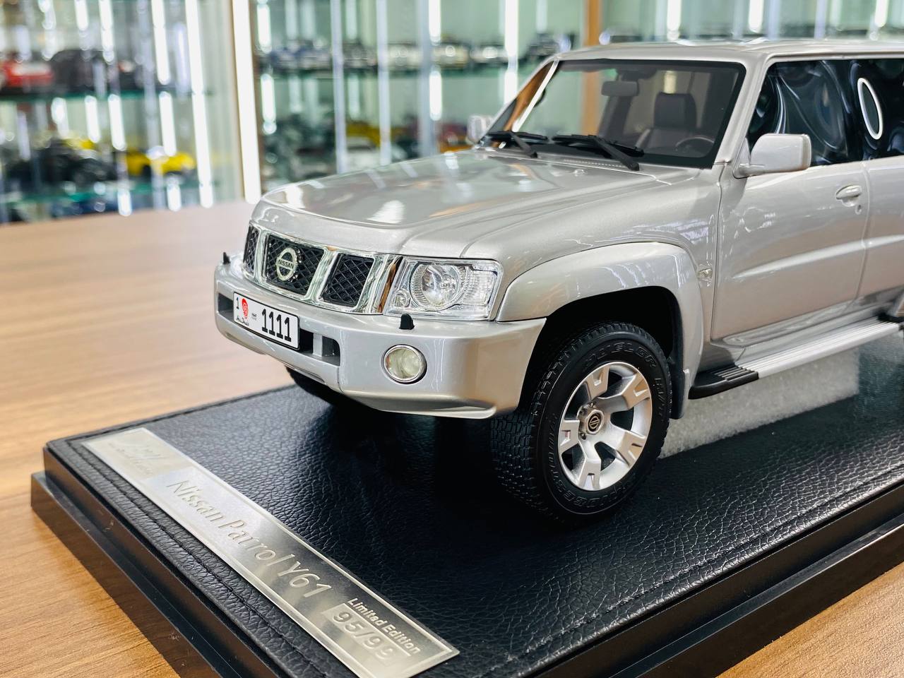 Ivy Model 1/18 Nissan Patrol Safari Y61 – Silver, Limited Edition