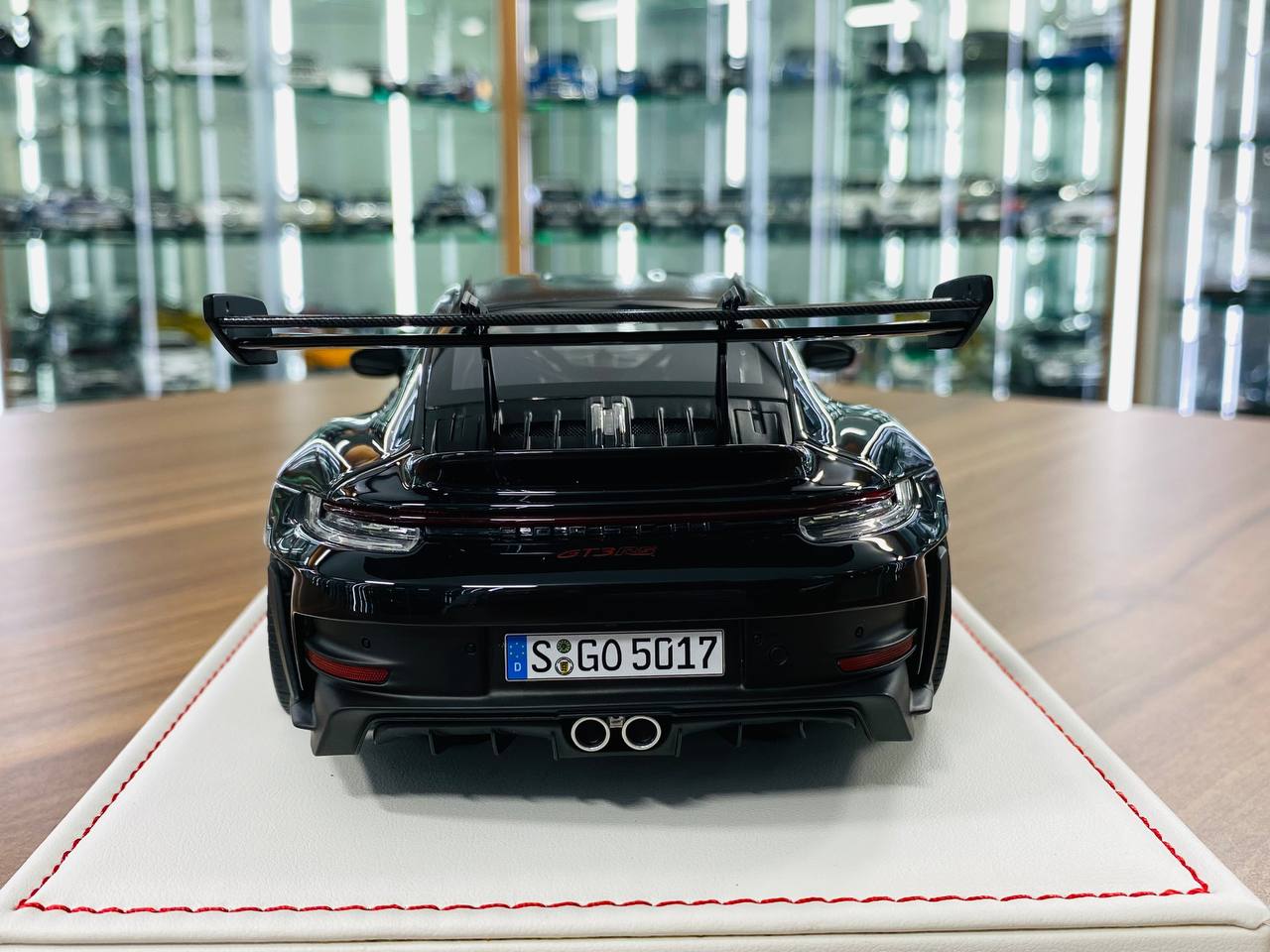 Ivy Model 1/18 Porsche 911 992 GT3 RS Weissach – Matt Black/Red Wheels, Limited to 25 Pcs