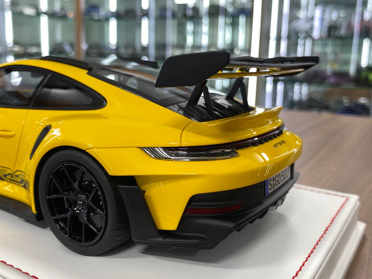 Ivy Model 1/18 Porsche 911 992 GT3 RS Weissach – Racing Yellow with Black Wheels, Limited to 25 pcs.