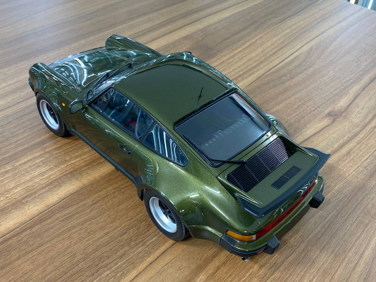 1/12 Diecast Model – Porsche 911 Turbo (1977) Olive by Minichamps