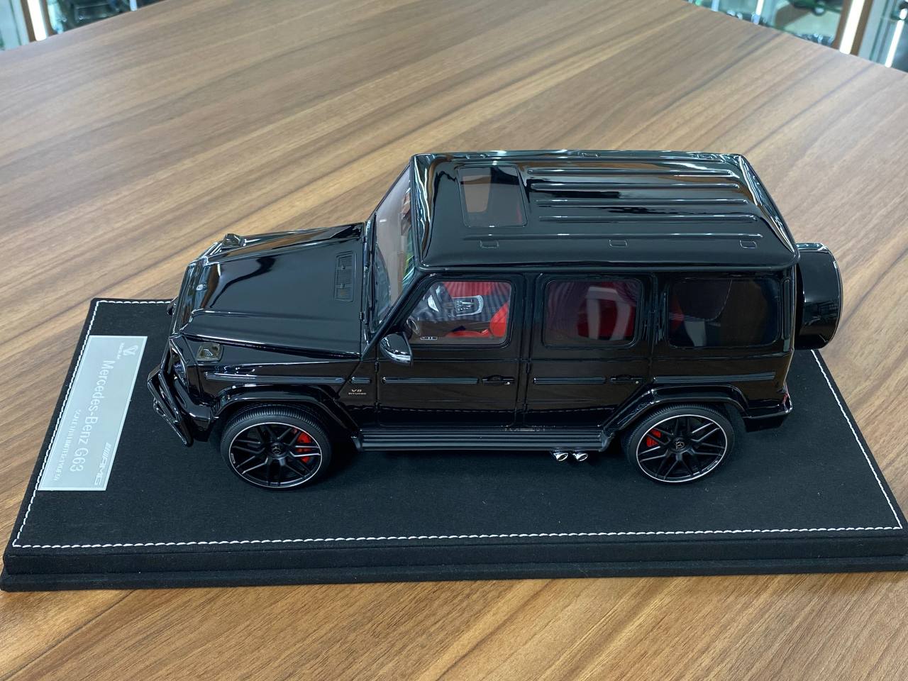 1/18 Resin Model - Mercedes-Benz AMG G63 with Removable Grill (Black/Red Interior)
