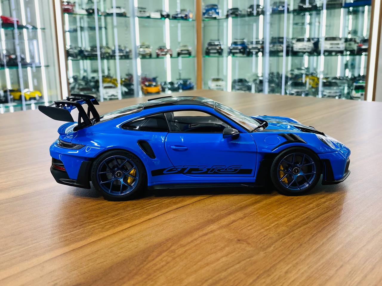 PORSCHE 911 997 GT3 RS 2010 Bleu rouge / Blue red - FrontiArt 1/18 PORSCHE 911 997 GT3 RS 2010 Bleu rouge / Blue red - FrontiArt 1/18