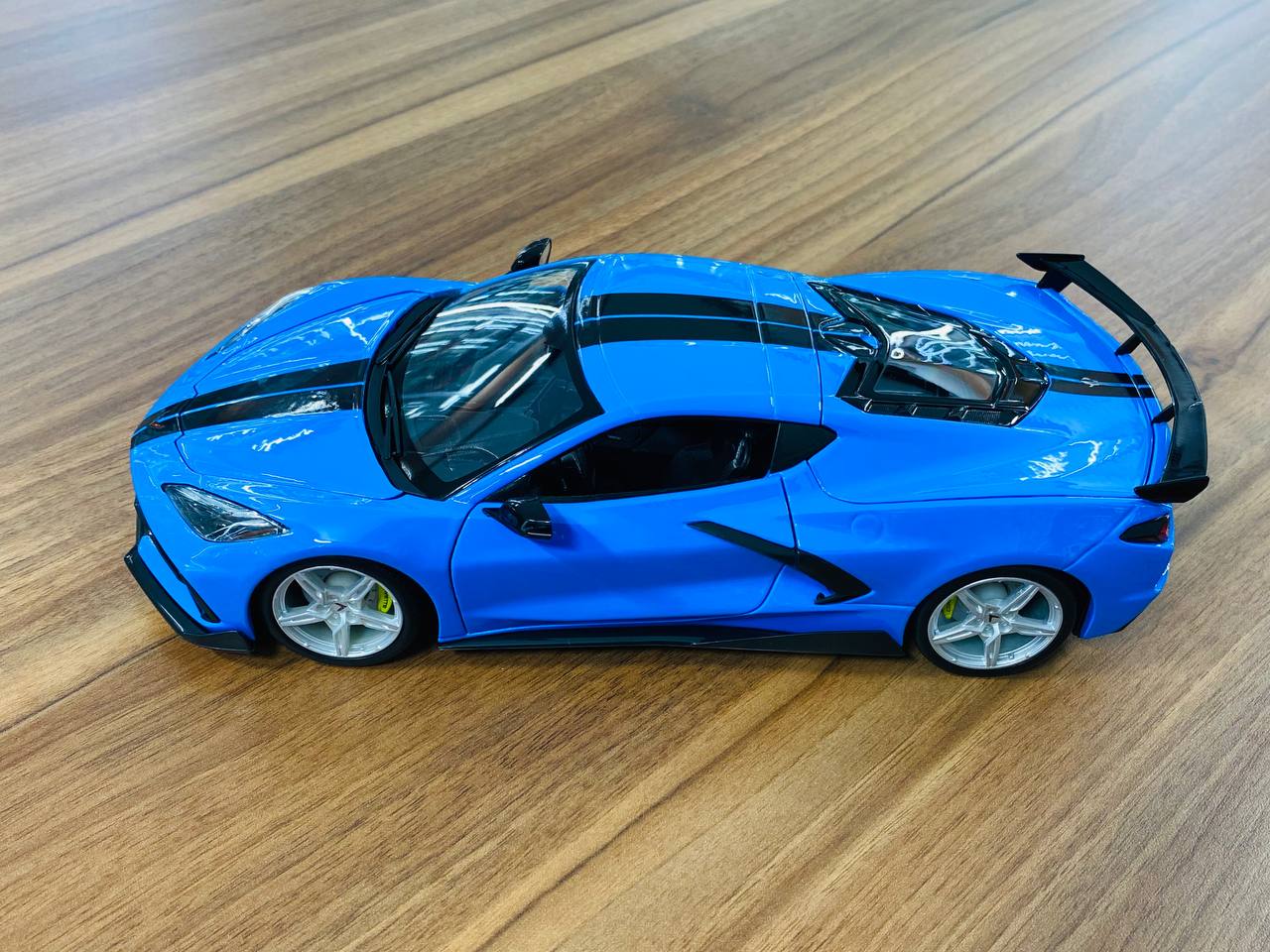 1/18 Diecast Full opening  Maisto Chevrolet Corvette Stingray Coupe 2020 Blue