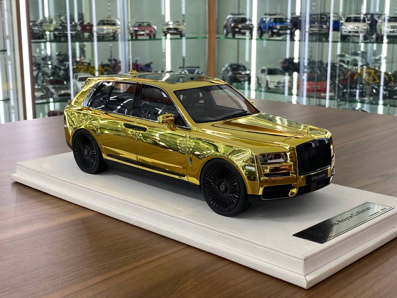 1/18 Resin GL Models Rolls Royce Cullinan Gold Chrome Limited to 15 pcs