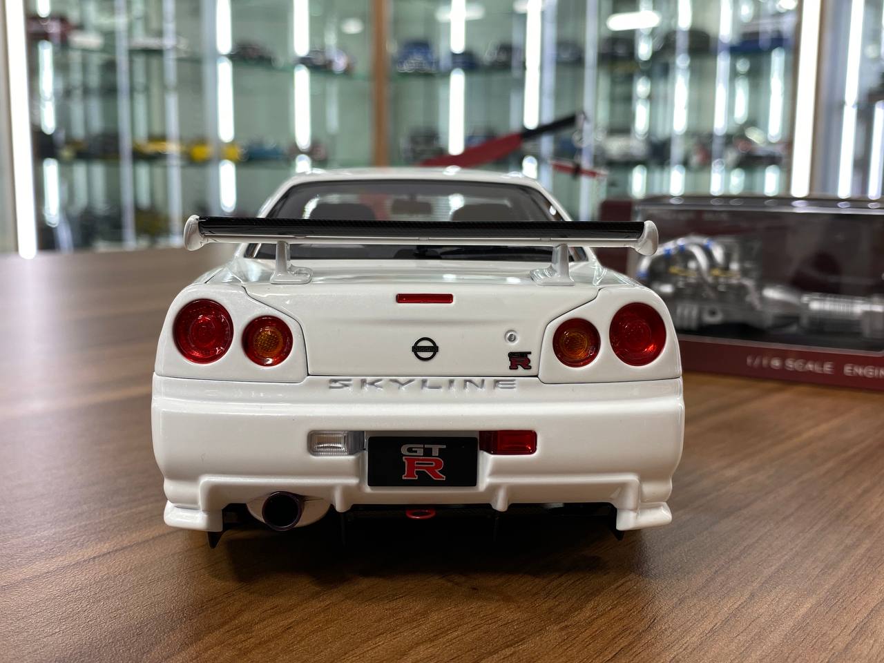 1/18 Metal Diecast - Nissan Skyline GT-R R34 (Nismo) CRS Livery White by MotorHelix