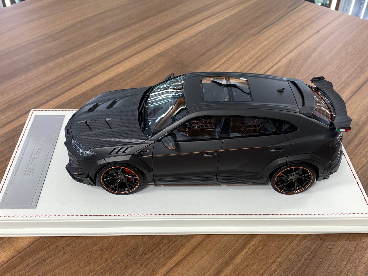 1:18 Resin Model - Davis & Giovanni Lamborghini URUS Mansory