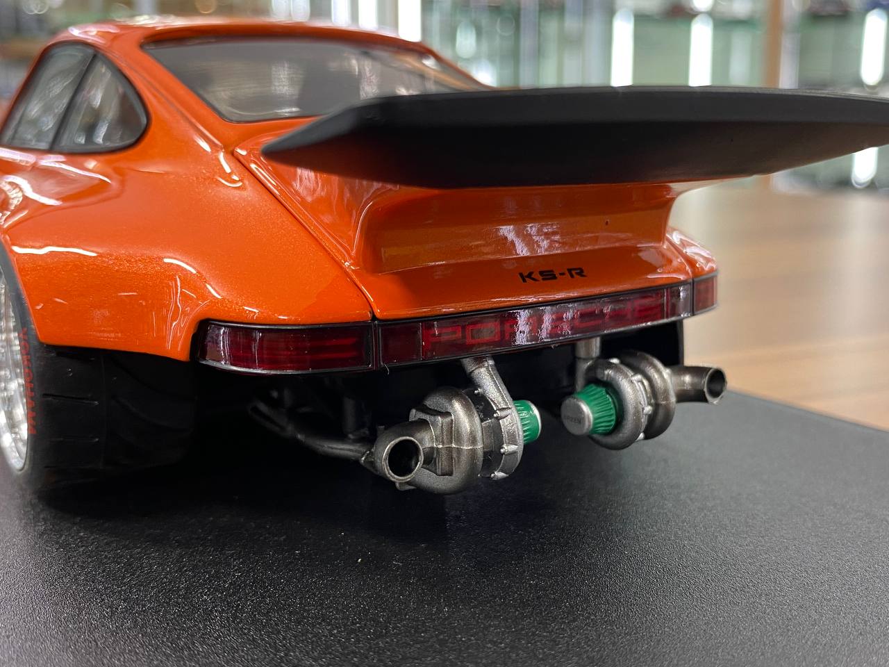 1/18 Diecast Solido Porsche KS-R 2022 Orange