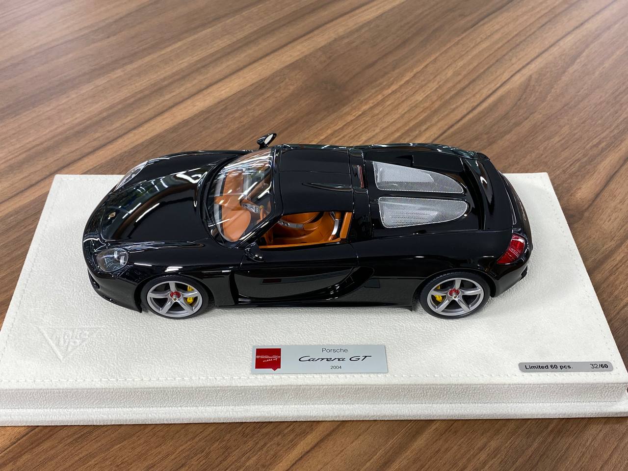 1:18 Resin Model  – Make Up Porsche Carrera GT (2004) Black Limited 60 pcs