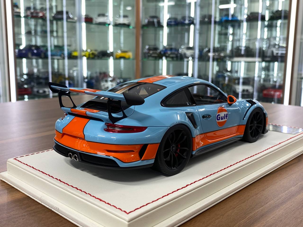 1:18 Resin Model  – Davis & Giovanni Porsche 911 GT3 RS (911.2) Gulf Blue Limited 20 pcs