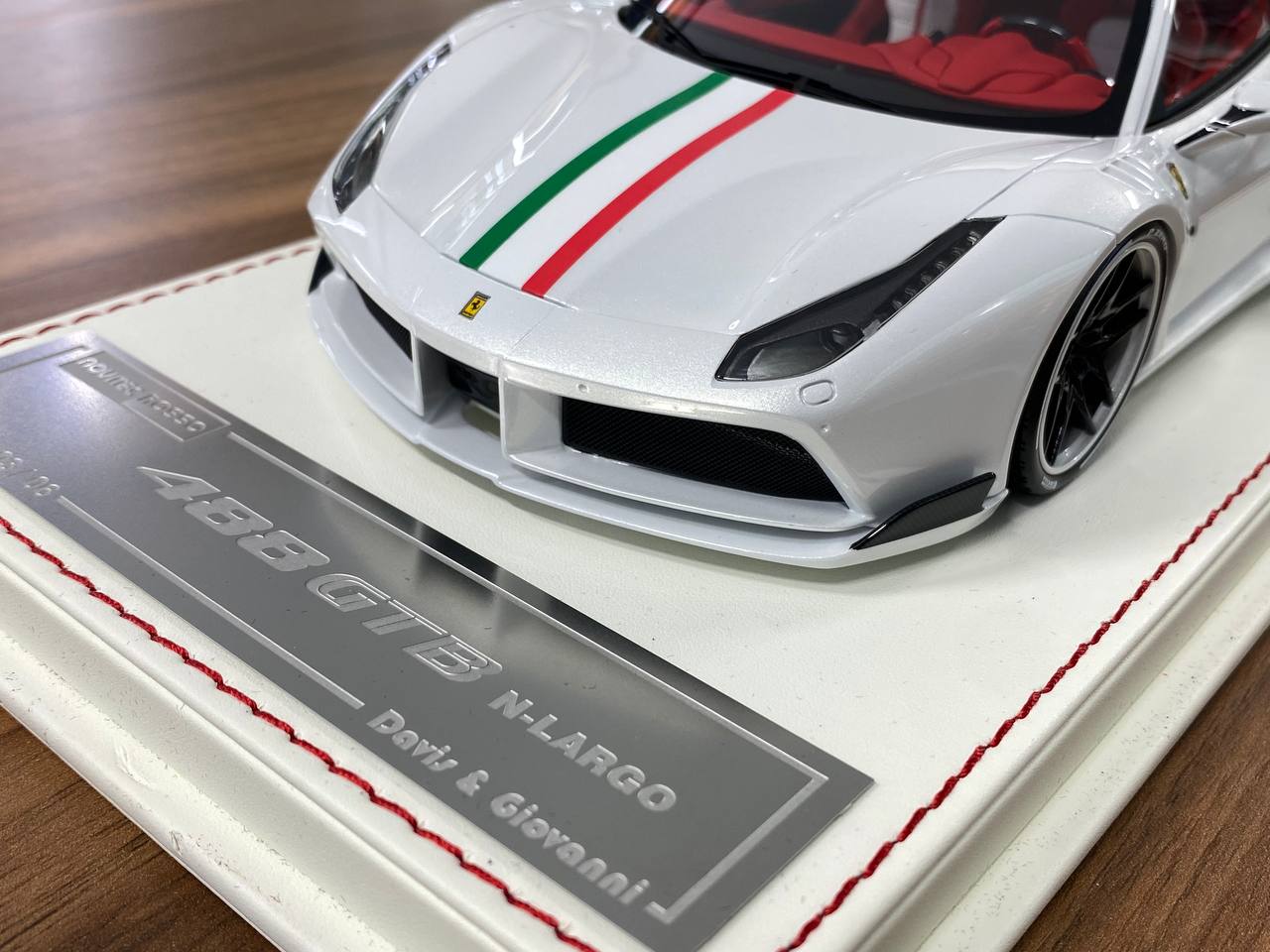1:18 Resin Model – Davis & Giovanni Ferrari 488 GTB N-Largo – Pearl White Italia Stripe – Limited 6 pcs