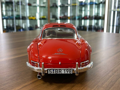 1/18 metal diecast Norev Dealer Edition  Mercedes-Benz 300 SL 1954-1957  Fire Engine Red