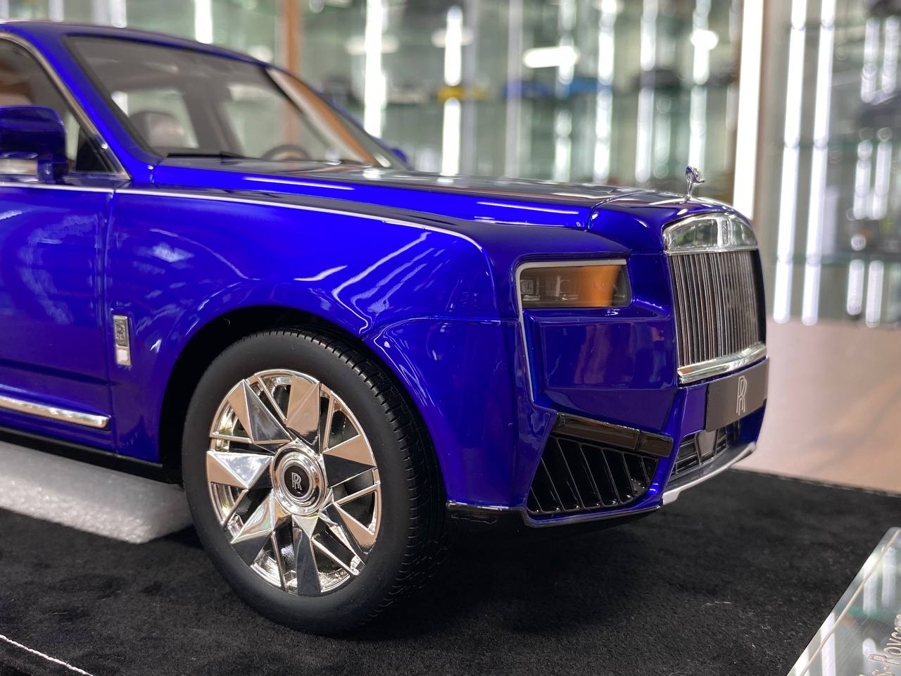 1/18 Resin H&H Rolls Royce Cullinan Series II Salamanca Blue Ltd.Edn.30 pcs