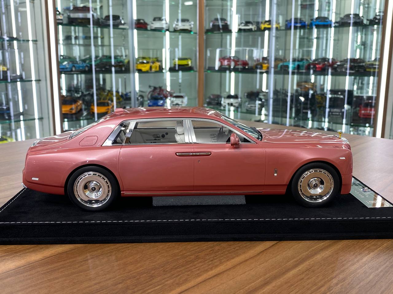 1/18 Resin H&H Rolls Royce Phantom Extended Wheelbase II Rose Gold Ltd.Edn.30 pcs