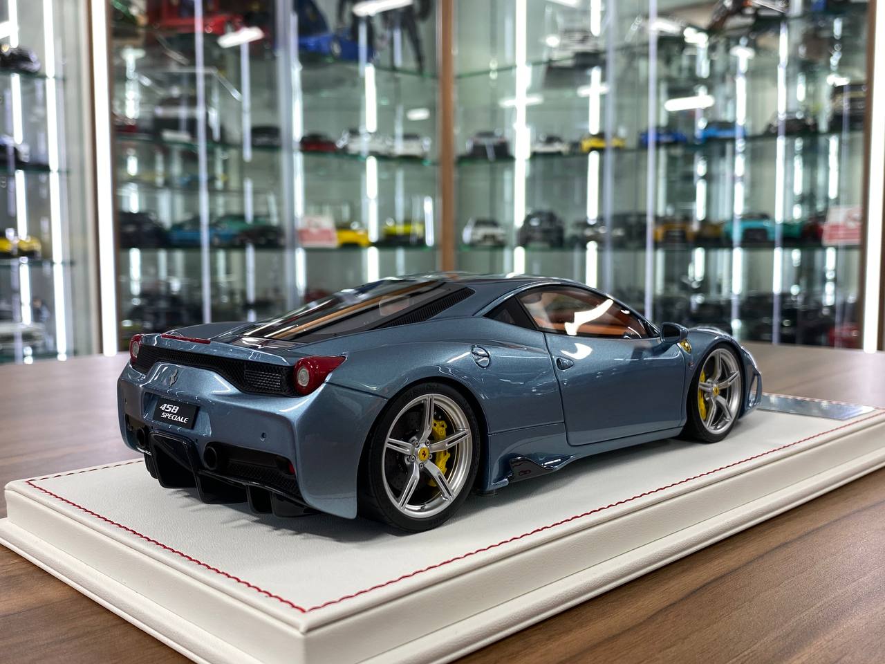1/18 Resin – Ferrari 458 Speciale | Davis & Giovanni | Azzurro California with Silver / Blue Stripe